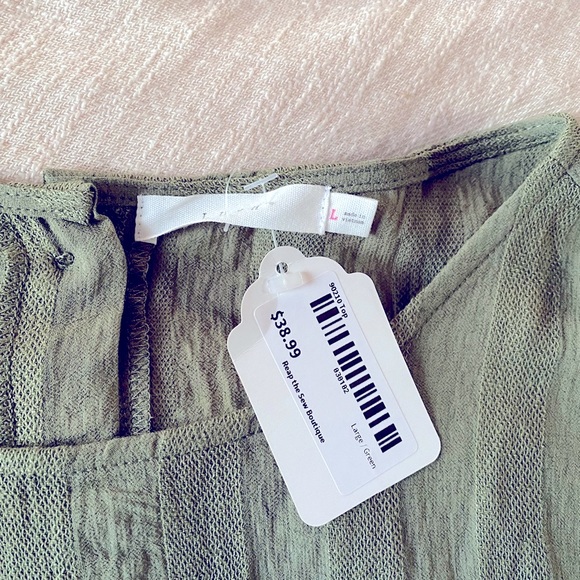 NWT Reap the Sew Peplum Top w Button Back - Picture 3 of 6